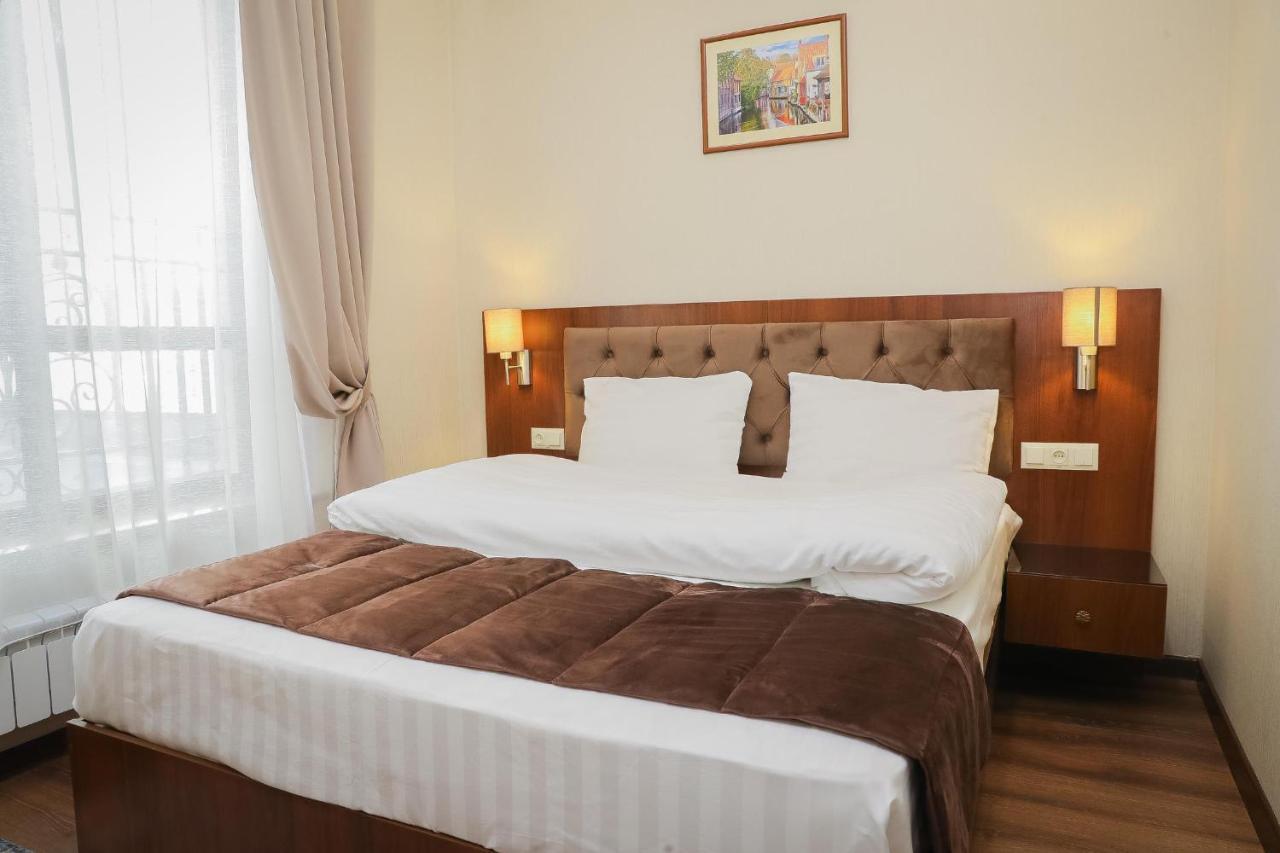 Riviera Hotell Bishkek Exteriör bild