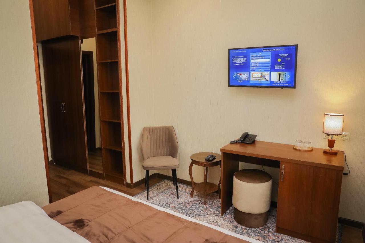 Riviera Hotell Bishkek Exteriör bild