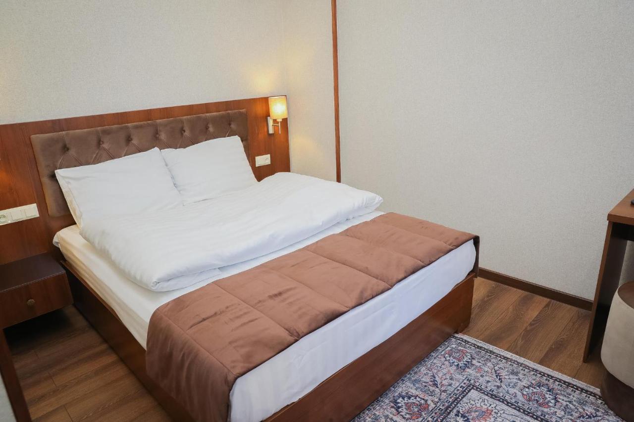 Riviera Hotell Bishkek Exteriör bild
